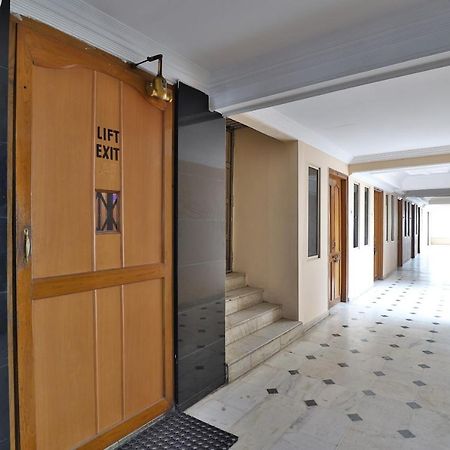 Spot On Hotel Decent Anand Ngoại thất bức ảnh
