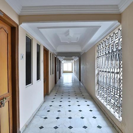 Spot On Hotel Decent Anand Ngoại thất bức ảnh