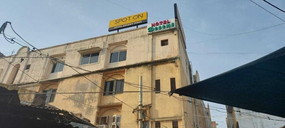 Spot On Hotel Decent Anand Ngoại thất bức ảnh