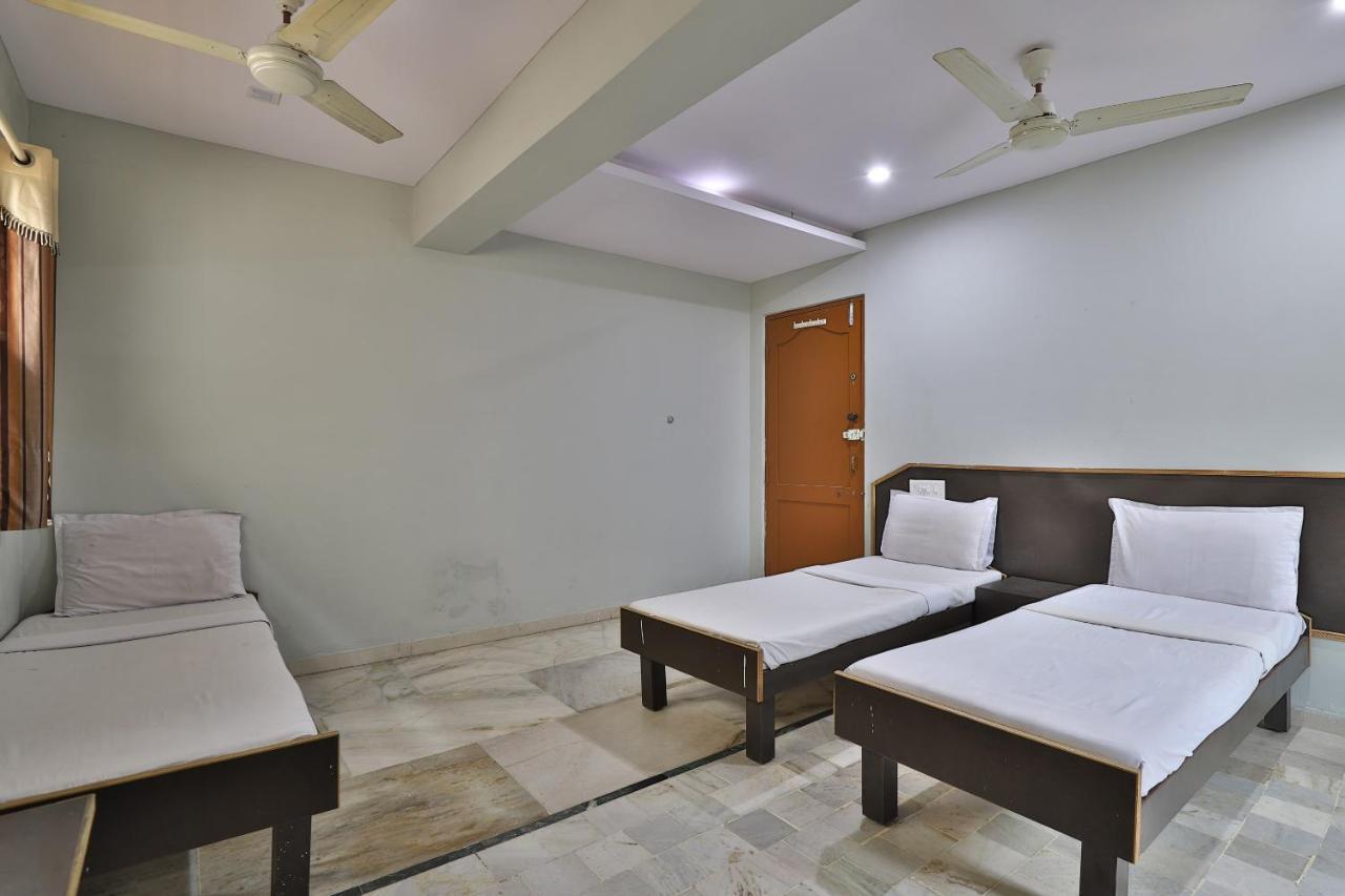 Spot On Hotel Decent Anand Ngoại thất bức ảnh