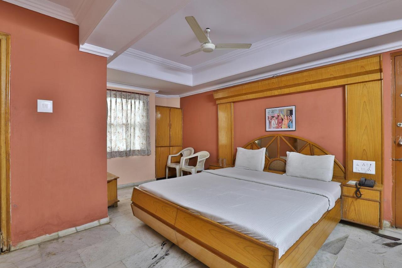 Spot On Hotel Decent Anand Ngoại thất bức ảnh