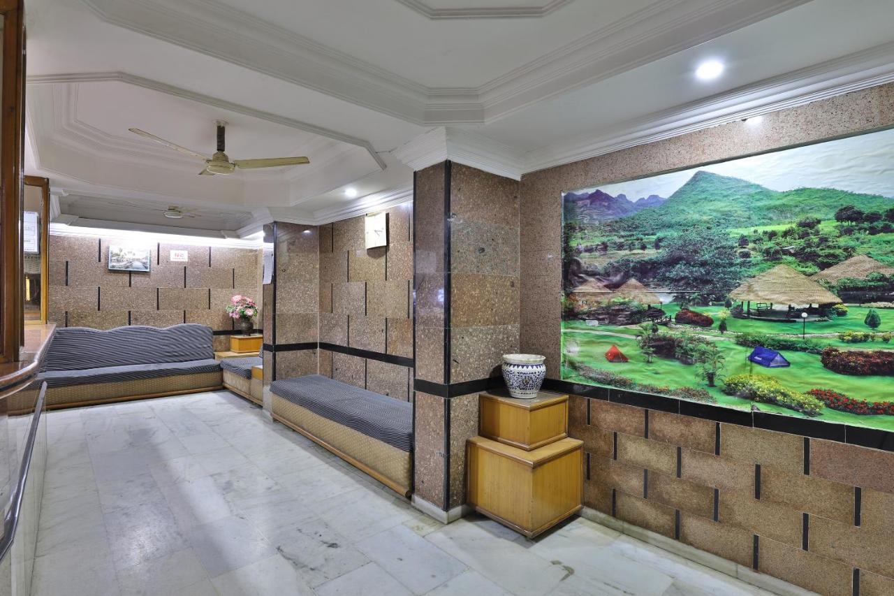 Spot On Hotel Decent Anand Ngoại thất bức ảnh
