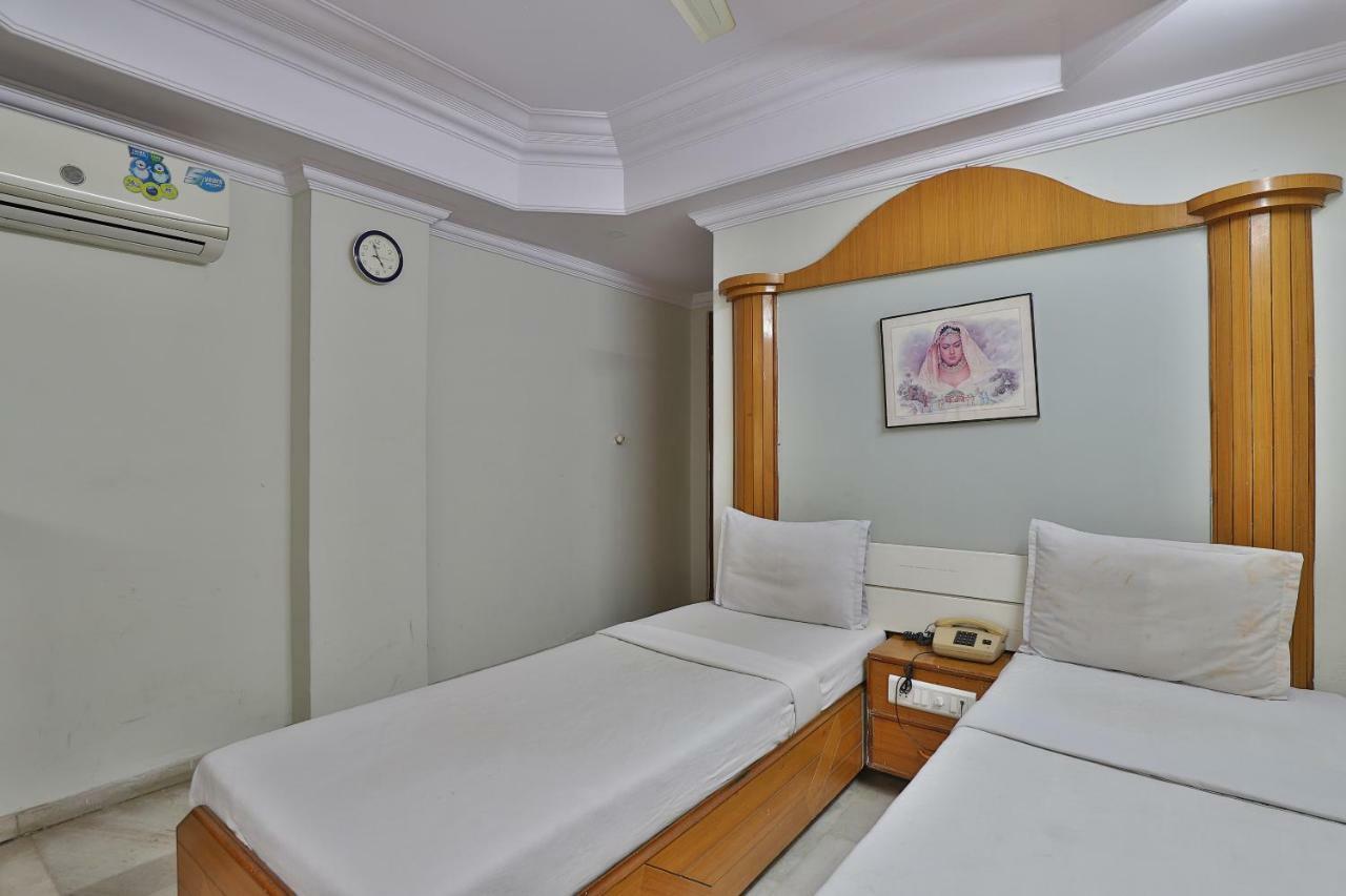 Spot On Hotel Decent Anand Ngoại thất bức ảnh