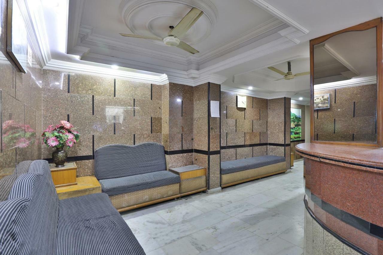 Spot On Hotel Decent Anand Ngoại thất bức ảnh