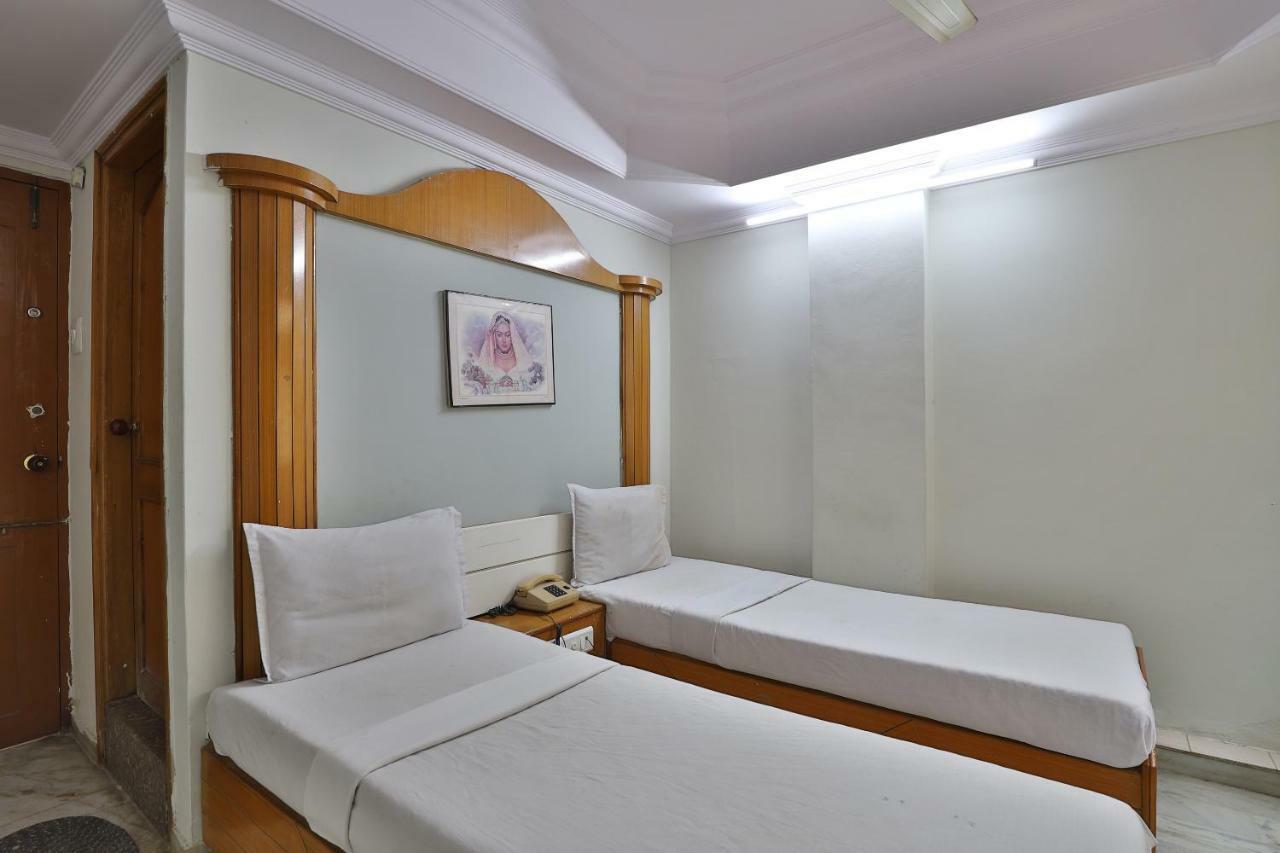 Spot On Hotel Decent Anand Ngoại thất bức ảnh