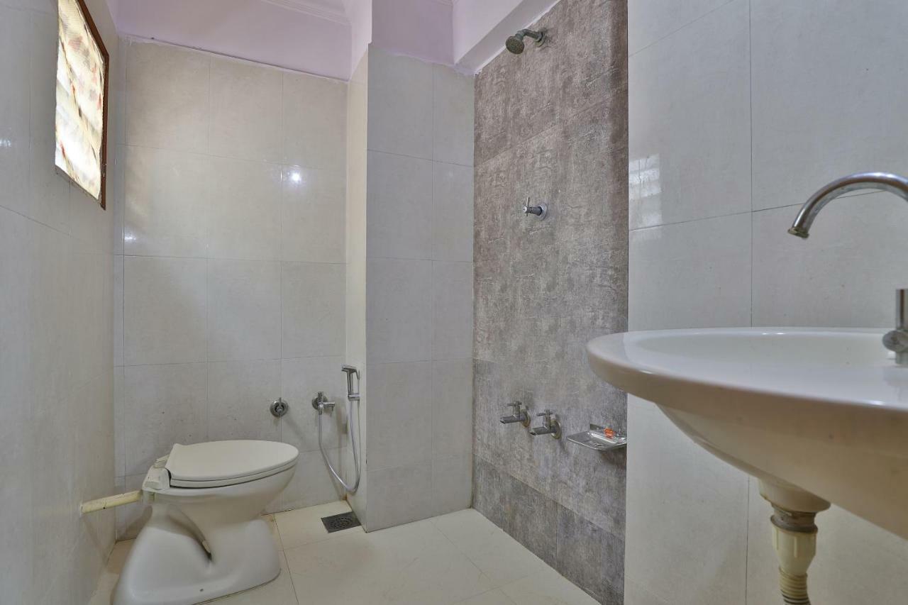 Spot On Hotel Decent Anand Ngoại thất bức ảnh