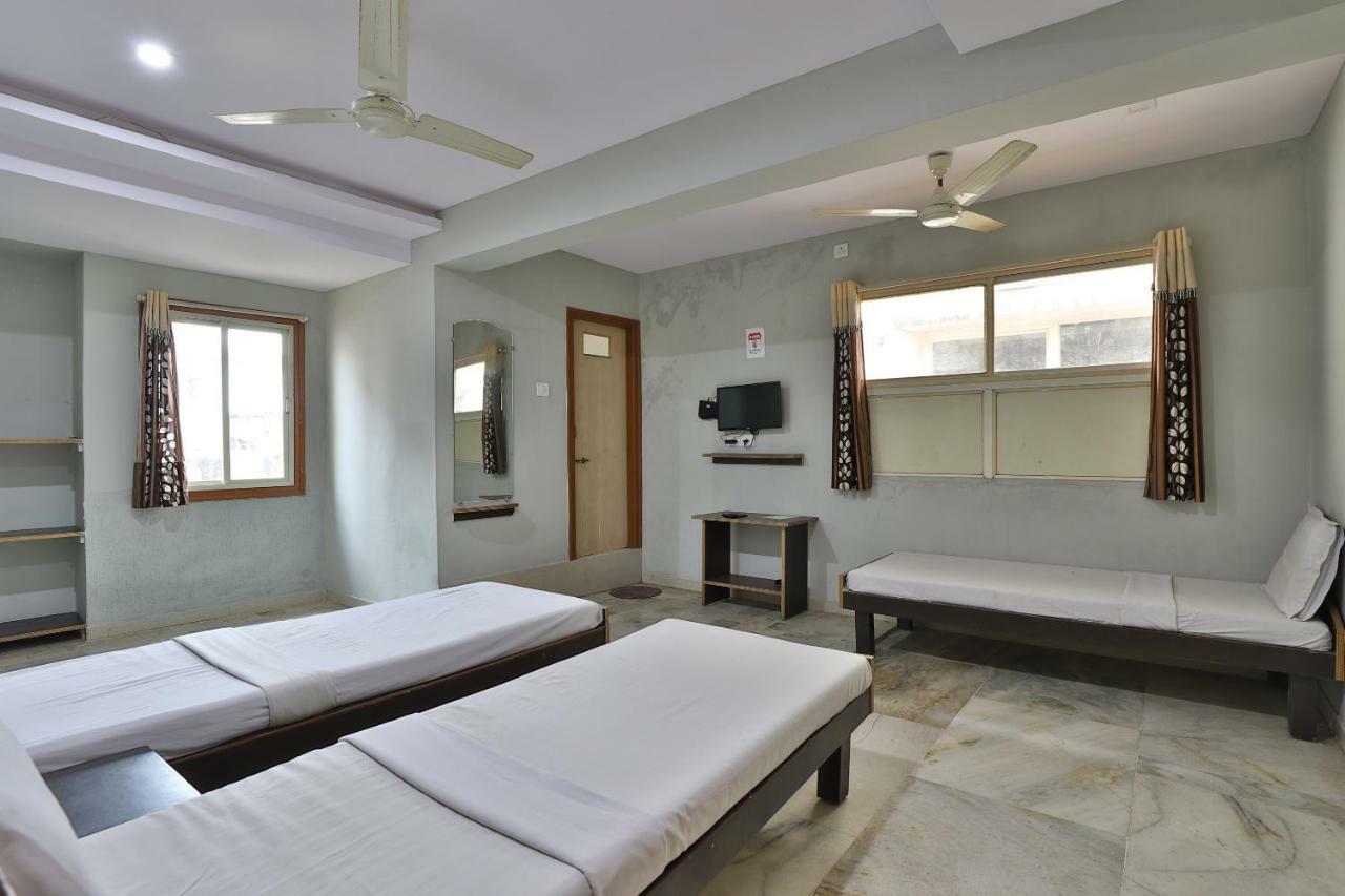 Spot On Hotel Decent Anand Ngoại thất bức ảnh
