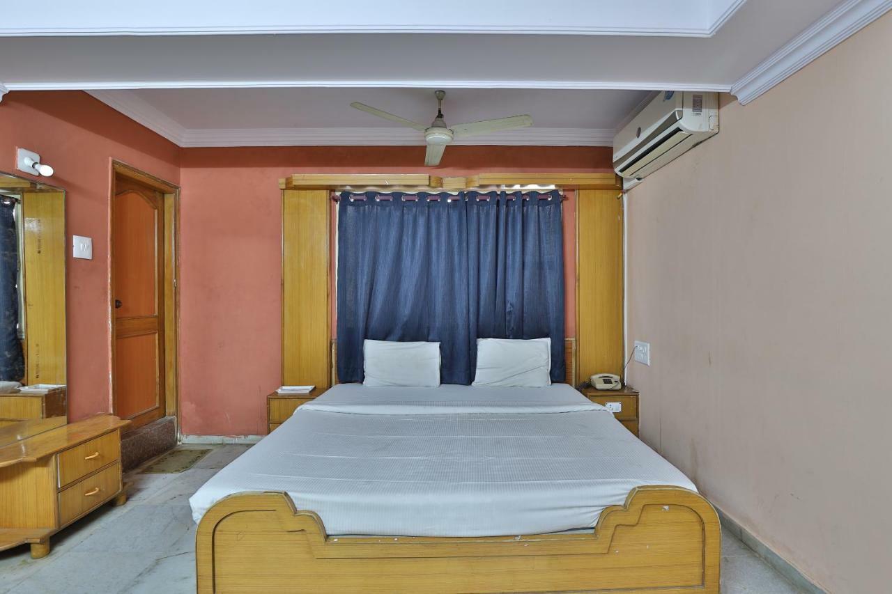 Spot On Hotel Decent Anand Ngoại thất bức ảnh